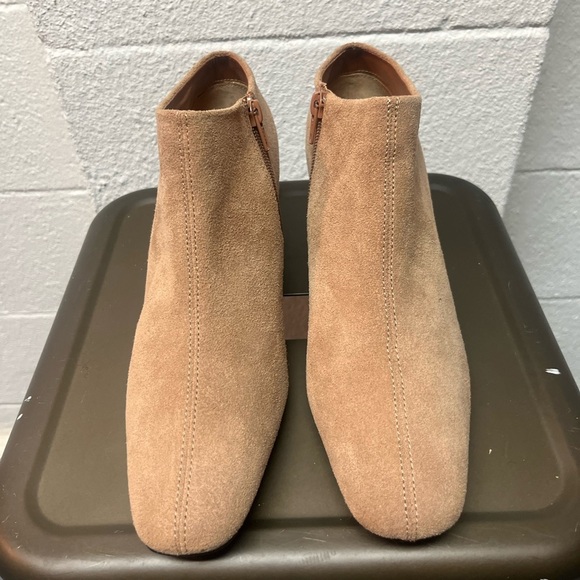 Chadwicks Camel Suede Ankle Booties. Size 9 - Picture 5 of 7